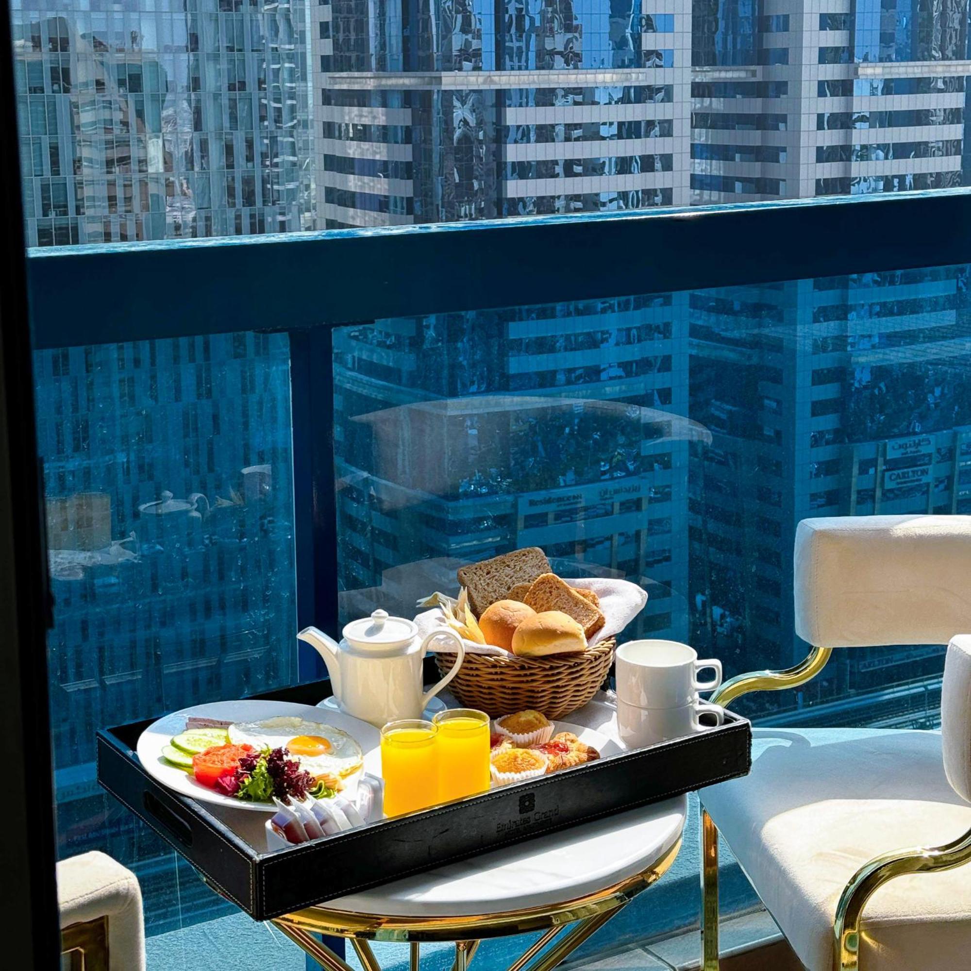 Emirates Grand Hotel Apartamentos Dubái Exterior foto