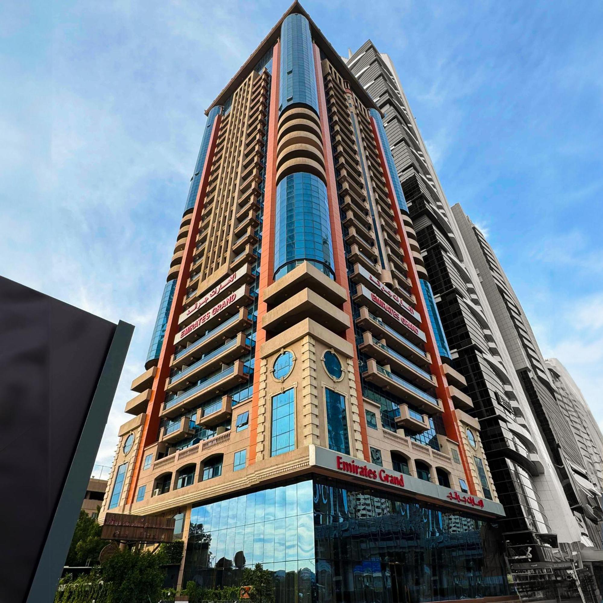 Emirates Grand Hotel Apartamentos Dubái Exterior foto